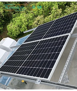 Sistema de montaje de techo solar de acero.