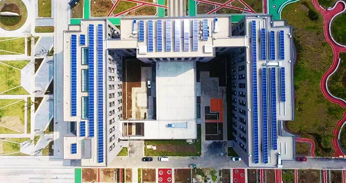 Hermoso! Estas universidades instalación fotovoltaica de potencia de las estaciones!