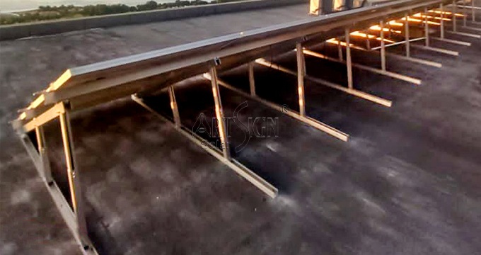 Sistema de montaje de kit de triángulo de aluminio ajustable con energía solar en techo plano | Letrero artístico